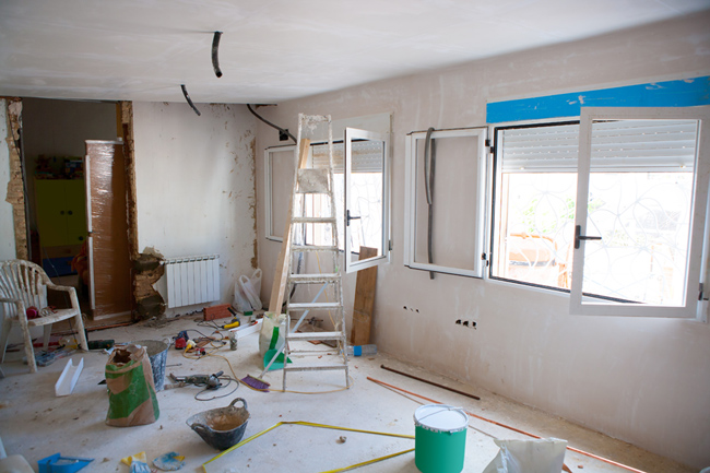 Во время ремонта очень важно качественно выполнить базовые поверхности, такие как пол, стены и потолок