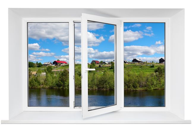 Аккуратно выглядящие окна с качественно выполненными откосами можно не закрывать шторами